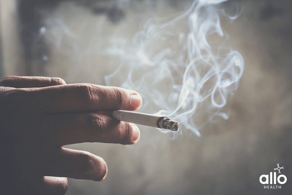 Delayed Ejaculation Causes 2 hand holding a cigarette